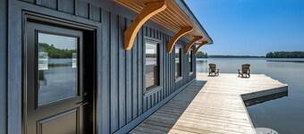 New Boathouse! Traditional Beauty 4Bed, 3Bath Cottage & Bunkie on Lake Rosseau!