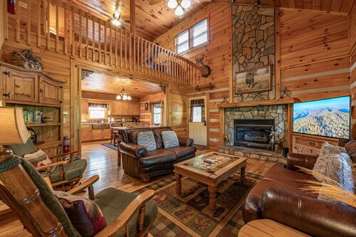 Lions Den- Luxury High Country Mountain Escape!