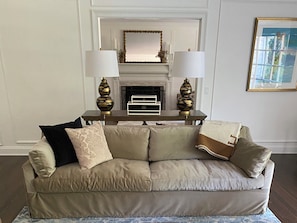 TV, fireplace, DVD player, books