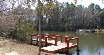 The Lake House at Turtle Cove: Cozy relaxing lake home with dock on wooded lot.