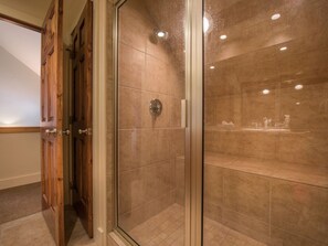 Hair dryer, towels, soap, shampoo - Free Shuttle to Grand Targhee! Stay at the Powder Valley Condo, welcome basket! (Driggs)