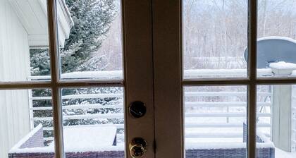 Free Shuttle to Grand Targhee! Stay at the Powder Valley Condo, welcome basket!