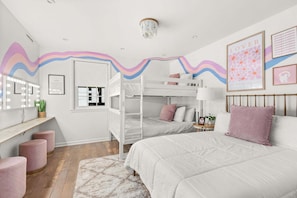 1 habitación, tabla de planchar con plancha, wifi y ropa de cama