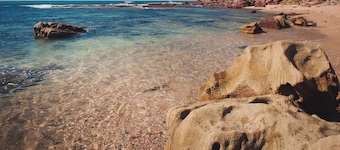 Bonny Beach House - Accommodation with Pool 350 Metres To Rainbow Beach