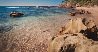 Bonny Beach House - Accommodation with Pool 350 Metres To Rainbow Beach