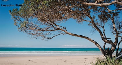 Bonny Beach House - Accommodation with Pool 350 Metres To Rainbow Beach