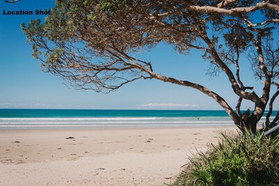 Bonny Beach House - Accommodation with Pool 350 Metres To Rainbow Beach