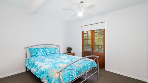 Bonny Beach House - Beautifully presented two-storey home