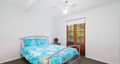 Bonny Beach House - Beautifully presented two-storey home