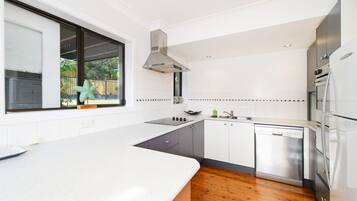 Frigorífic, microones, forn i placa de cuina