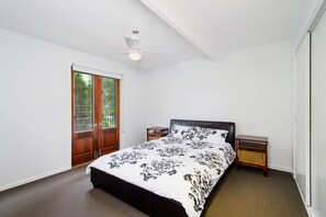 4 bedrooms, iron/ironing board, free WiFi