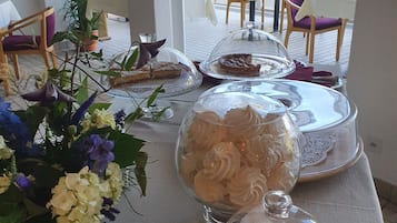 Desayuno buffet (CHF 20 por persona)