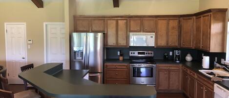 Refrigerador, microondas, horno, placa de cocina