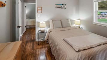 2 bedrooms, iron/ironing board, WiFi (free), bed sheets