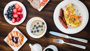 Cooked-to-order breakfast for a fee on weekends