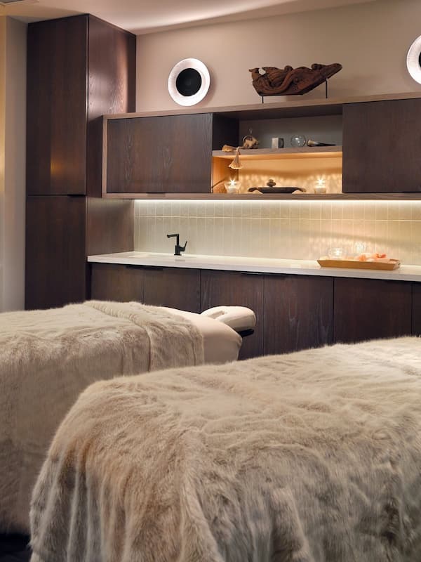 Couples treatment rooms, sauna, hot tub, steam room, body treatments