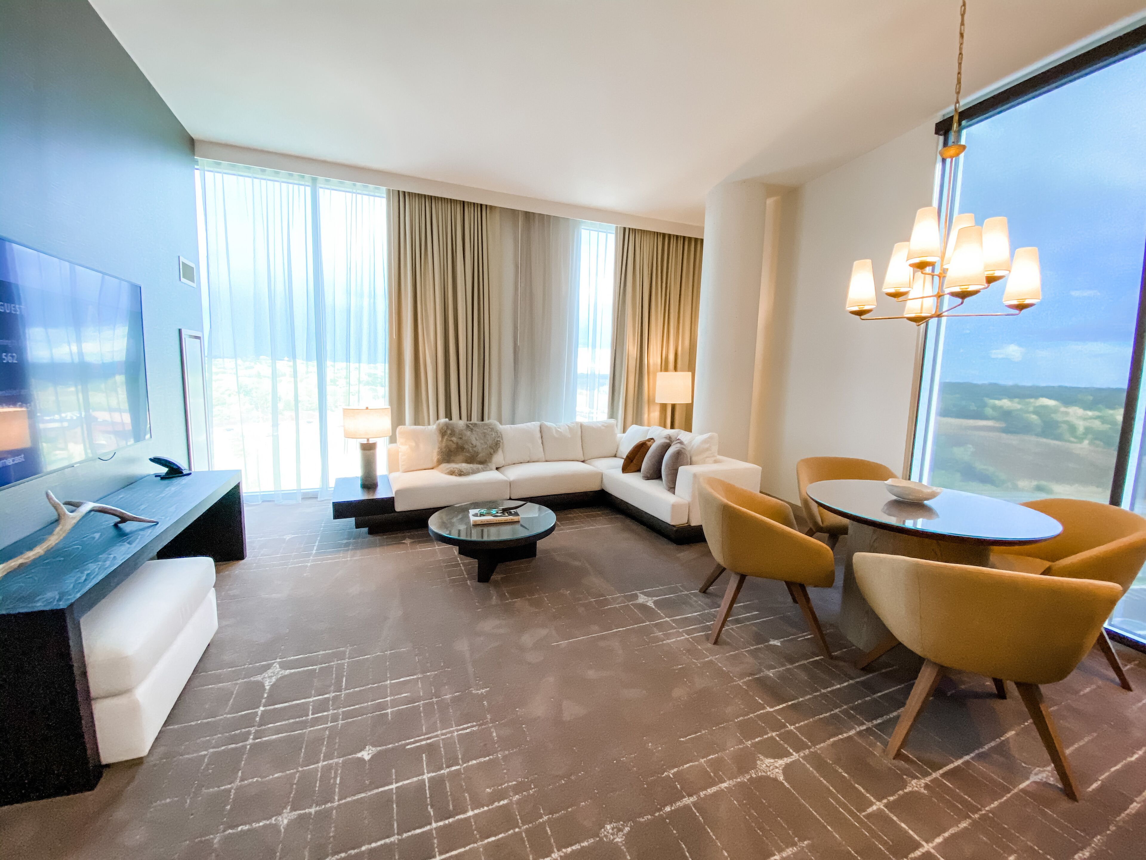 deluxe suite, 1 king bed | 1 bedroom, premium bedding, down duvets, in-room safe