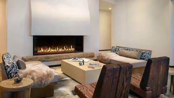 Couples treatment rooms, sauna, hot tub, steam room, body treatments