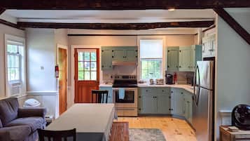 KĂŒhlschrank, Mikrowelle, Ofen, Herdplatte