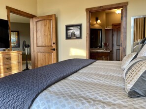 3 室のベッドルーム、アイロン / アイロン台、WiFi (無料)、ベッドシーツ