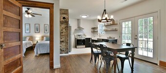 SoKno Riverwalk District Retreat, 5 Minutes to UT/Downtown