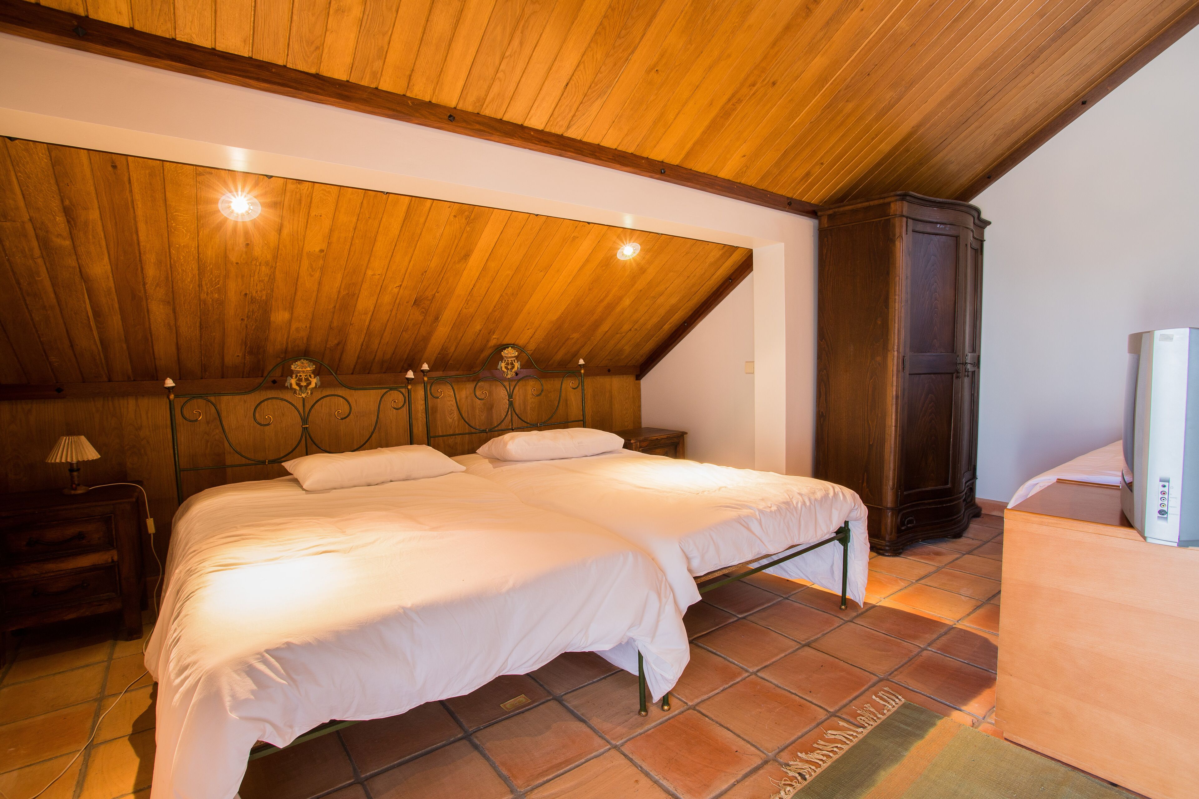3 chambres, fer et planche à repasser, Wi-Fi, draps fournis