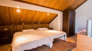 3 chambres, fer et planche à repasser, Wi-Fi, draps fournis