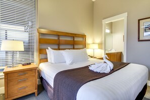 2 bedrooms, in-room safe, iron/ironing board, free WiFi