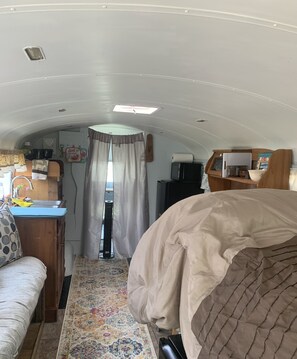 Desk, WiFi, bed sheets