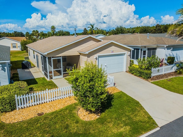 House, 2 Bedrooms | Exterior
