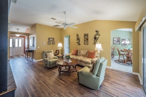 House, 3 Bedrooms | Living room