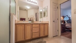 House, 2 Bedrooms | Bathroom - Estill Avenue 1240 by White Pelican VR (The Villages)