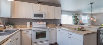 Campos Drive 1736 by White Pelican VR