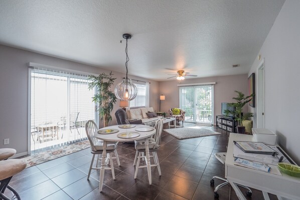 House, 1 Bedroom | Living room - Campos Drive 1736 by White Pelican VR (The Villages)