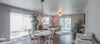 Campos Drive 1736 by White Pelican VR