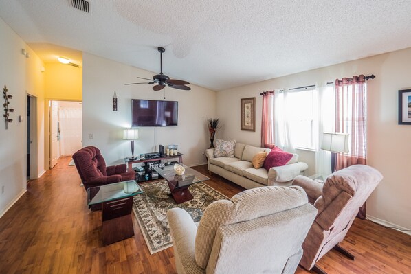 House, 2 Bedrooms | Living room