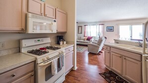 House, 2 Bedrooms | Private kitchen - Hastings Lane 2681 by White Pelican VR (The Villages)