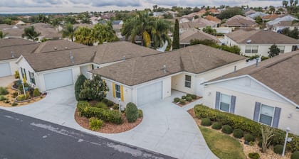 Audrey Lane 555 by White Pelican VR