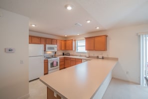 House, 2 Bedrooms | Private kitchen