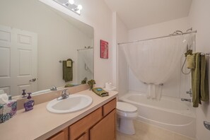 Bathroom - Audrey Lane 555 by White Pelican VR (The Villages)