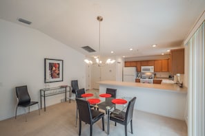 House, 2 Bedrooms | Private kitchen