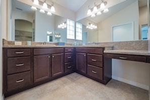 Bathroom - Quaker Court 1613 by White Pelican VR (Wildwood)