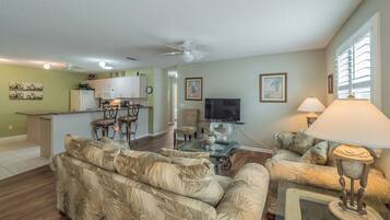 House, 2 Bedrooms | Living room