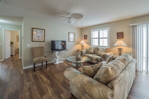 House, 2 Bedrooms | Living room