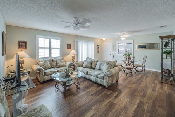 House, 2 Bedrooms | Living room