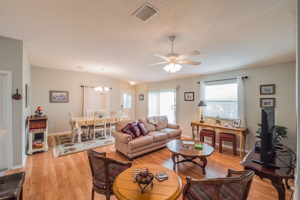 House, 2 Bedrooms | Living room