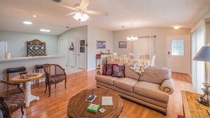 House, 2 Bedrooms | Living room - Amelia Avenue 3669 by White Pelican VR (The Villages)