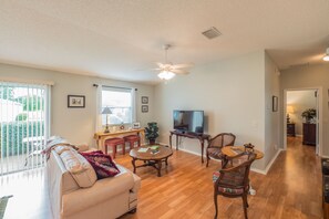 House, 2 Bedrooms | Living room