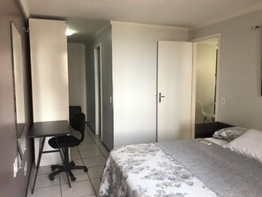 2 室のベッドルーム、アイロン / アイロン台、WiFi (無料)、ベッドシーツ