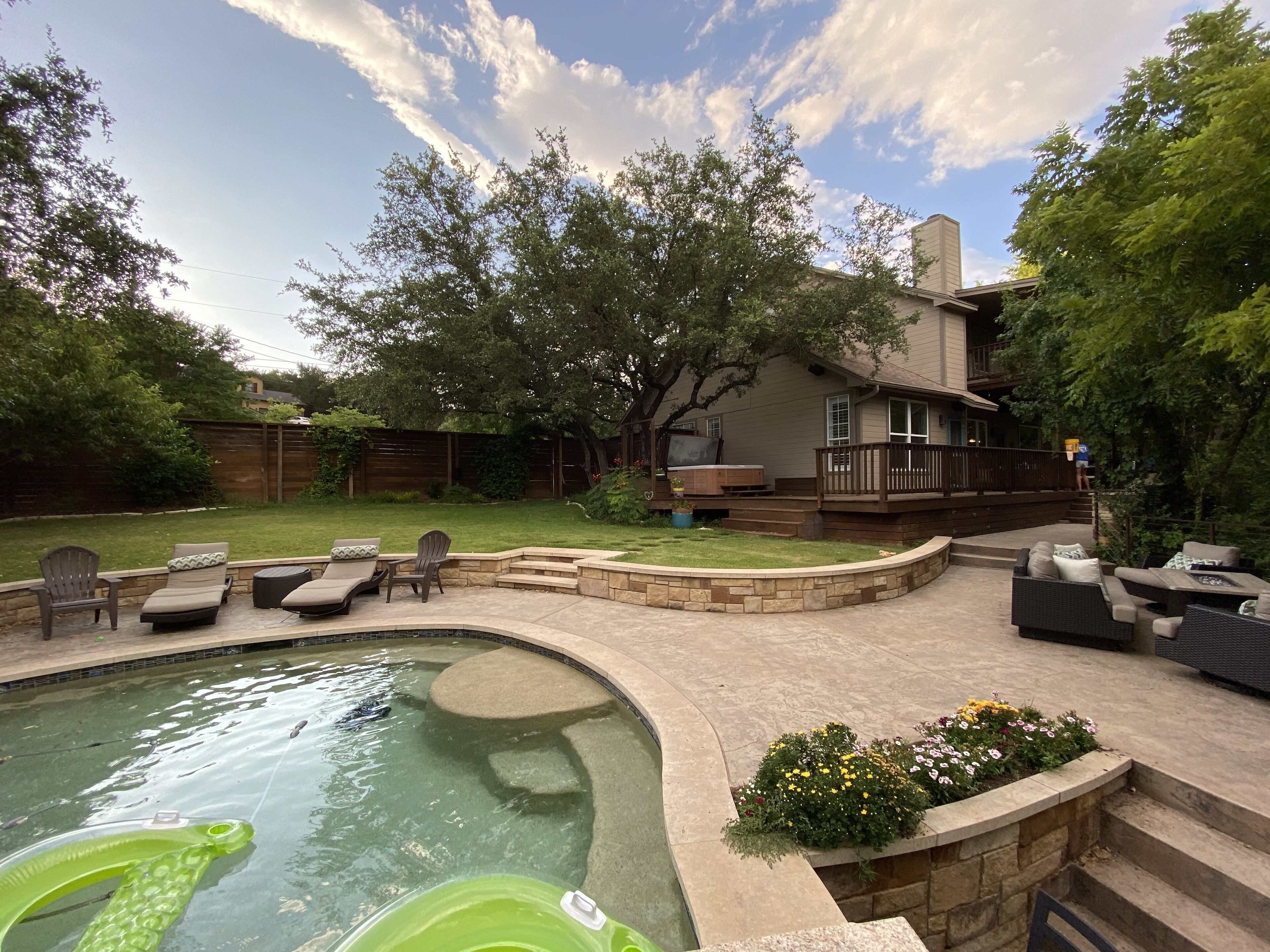 Austin Lake Hills retreat, private pool / hot tub / outdoor kitchen
